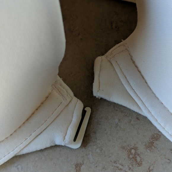 Victoria's Secret 36C Ivory Silky Bra, barely worn - Picture 2 of 6